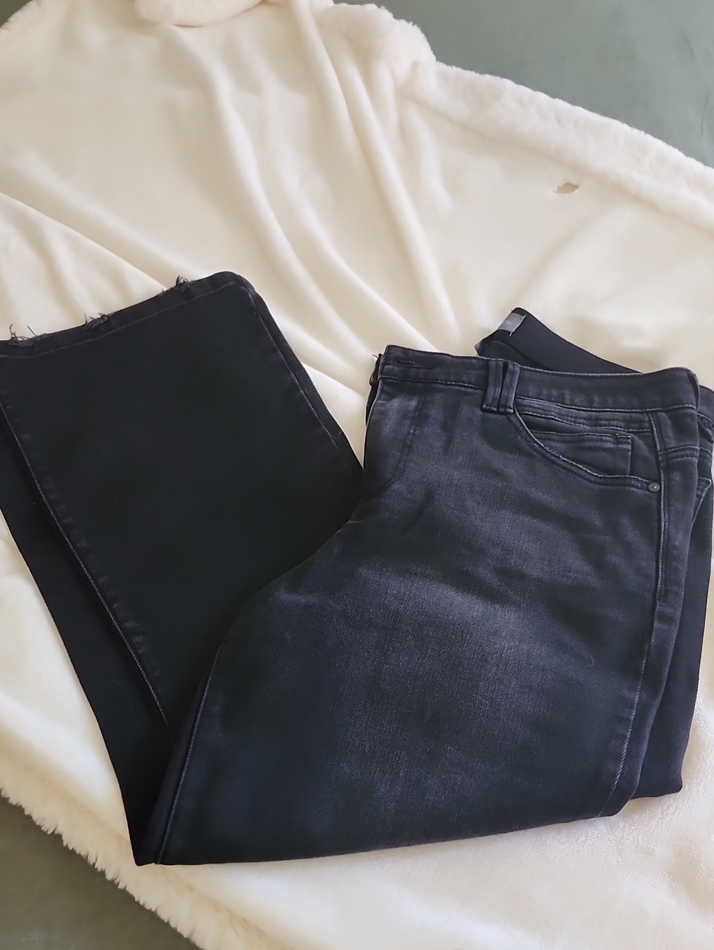 Women’s Black Jeans - Classic Slim Fit